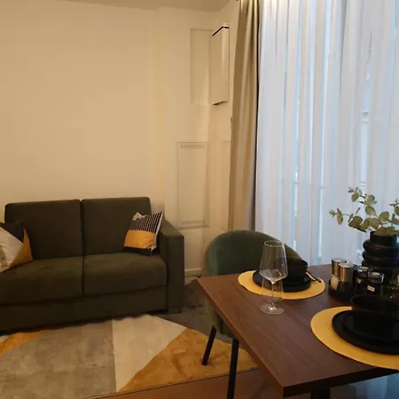 Homely *